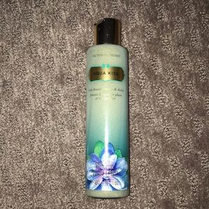 Victoria secret shimmer body cooling gel